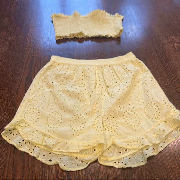 MISSGUIDED CO-ORD BRODERIE SET IN YELLOW - Picture 5 of 11